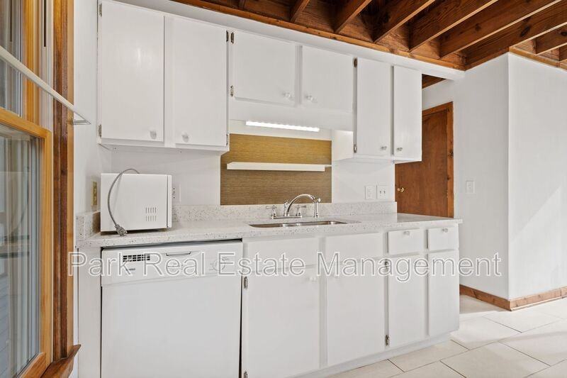 205 W Poplar Ave #E - Photo 5 of 17