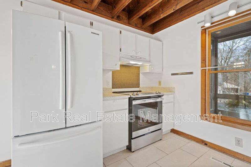 205 W Poplar Ave #E - Photo 6 of 17