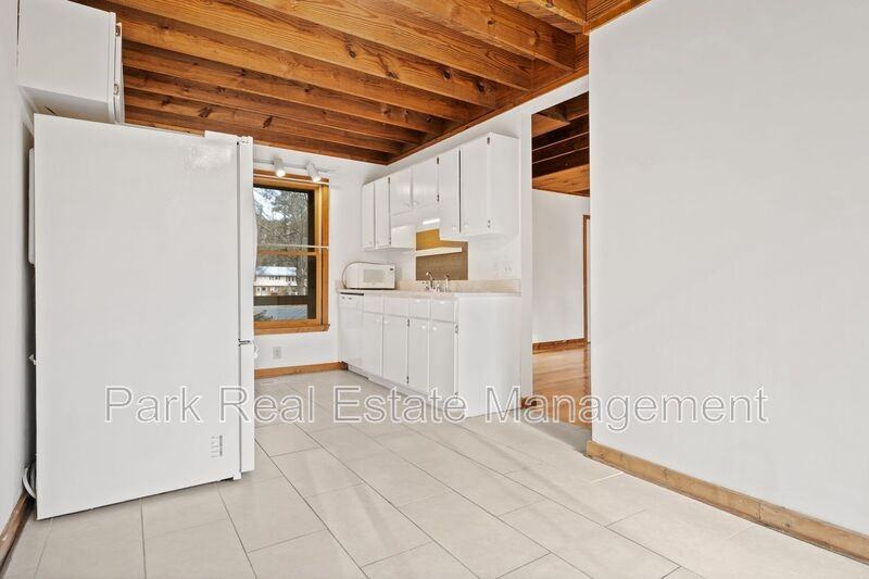 205 W Poplar Ave #E - Photo 7 of 17