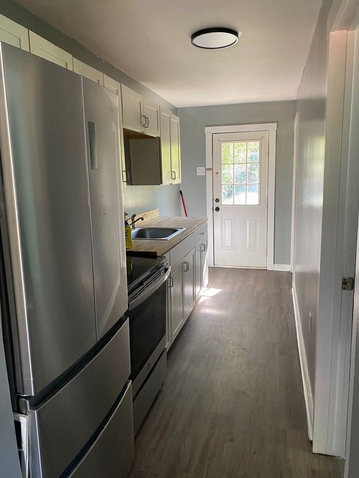 216 E 15th St - Photo 2 of 5