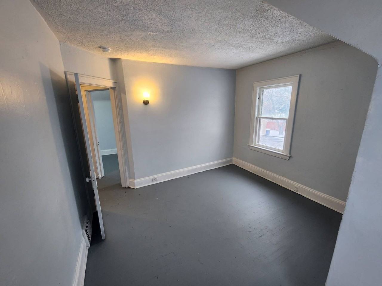 15010 Upton Ave - Photo 4 of 29