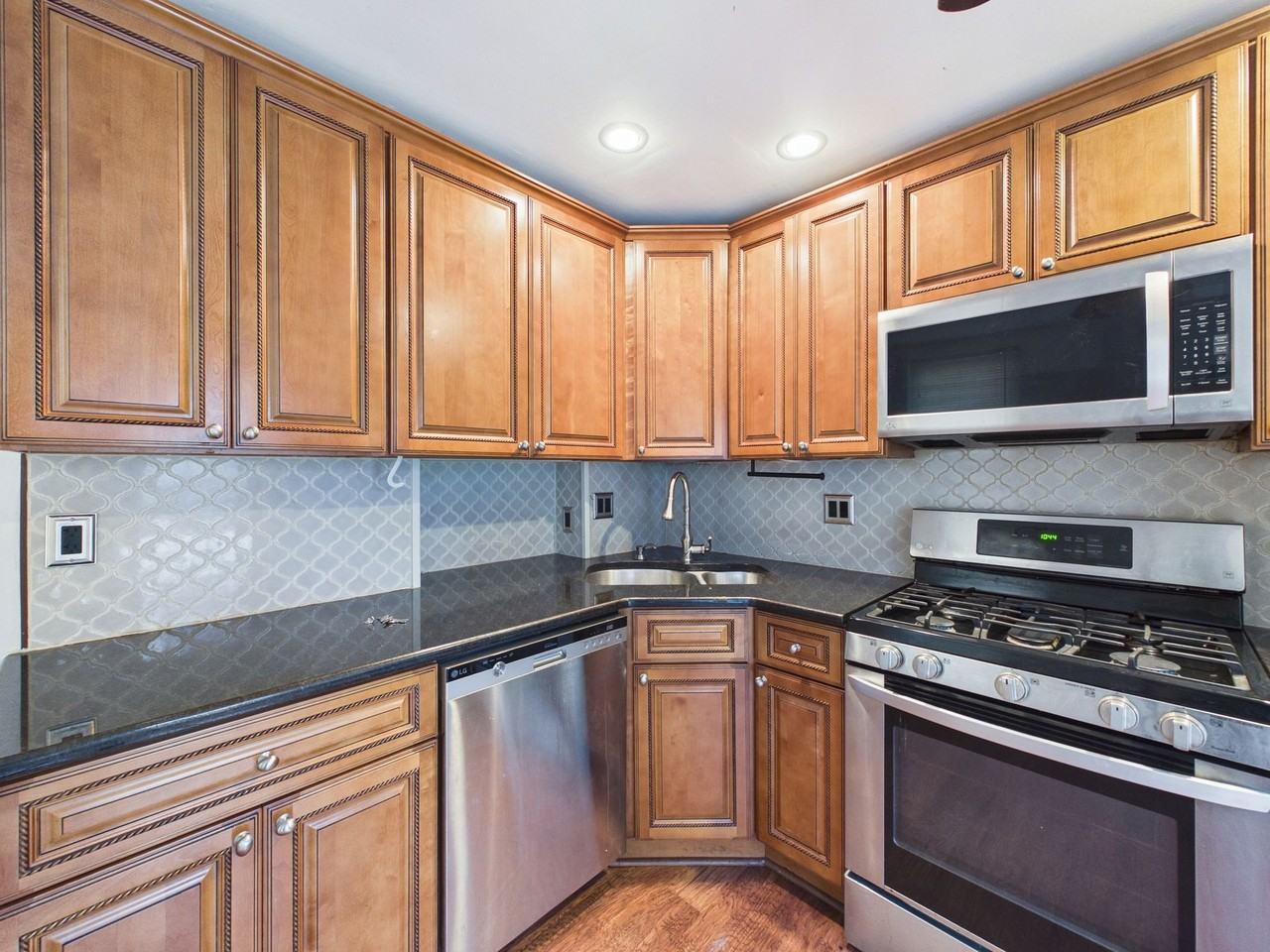 937 N 4th Street - Photo 4 of 26