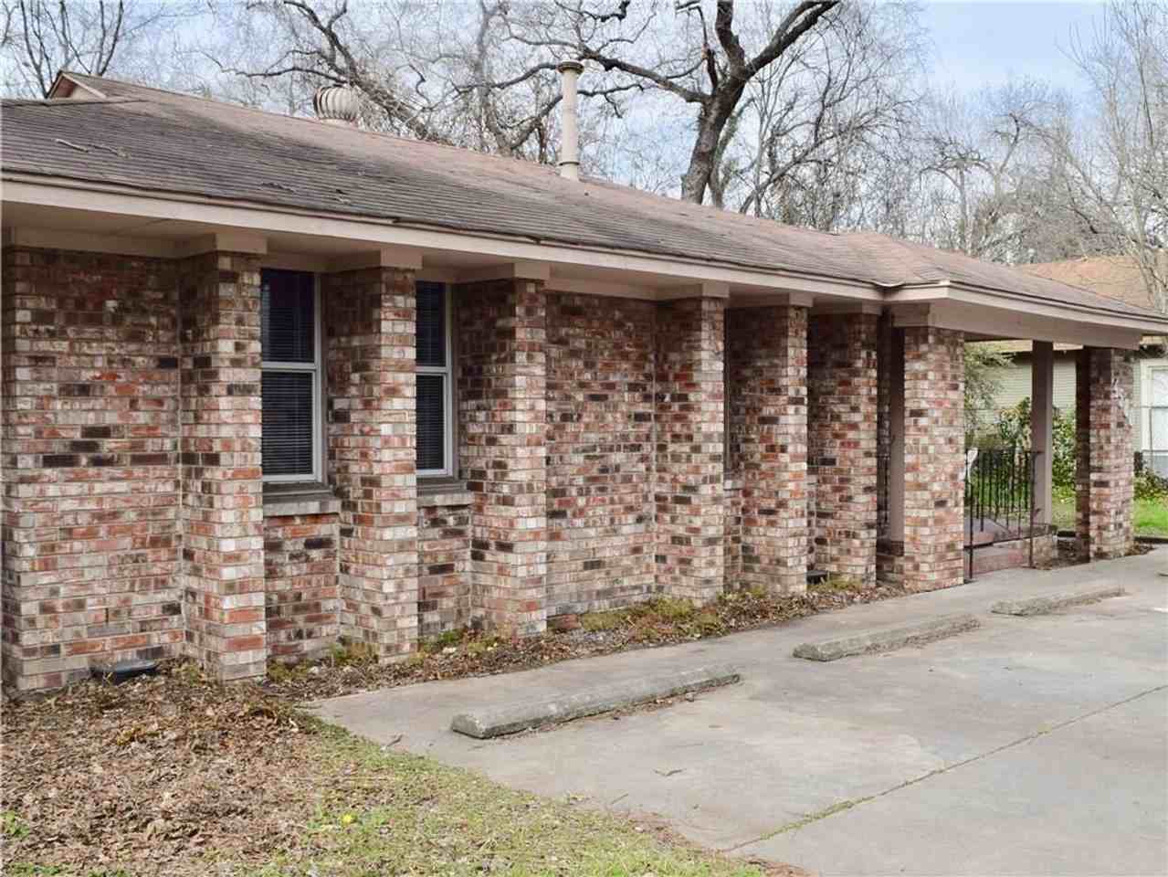 4 bedroom 2 bath - Photo 3 of 27