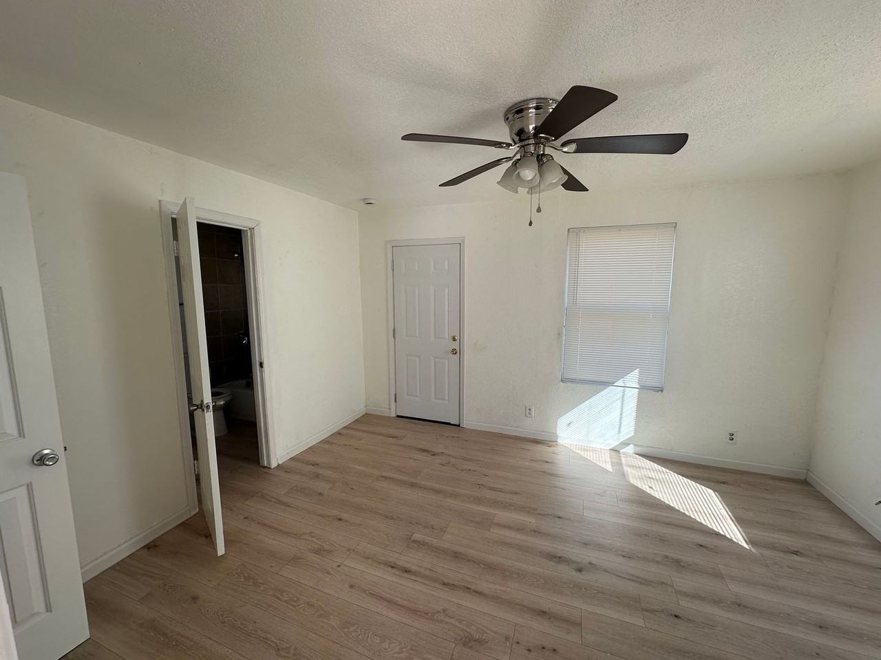 419 E Garrison Ave - Photo 5 of 8