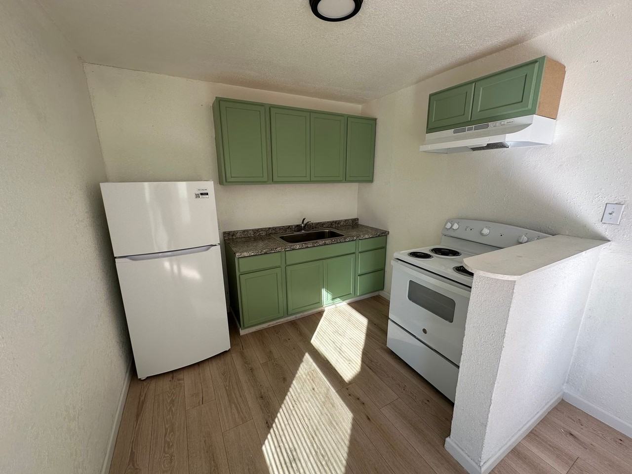 419 E Garrison Ave - Photo 6 of 8