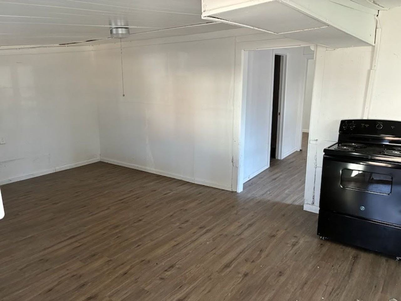 105 1/2 E Bond St - Photo 6 of 10