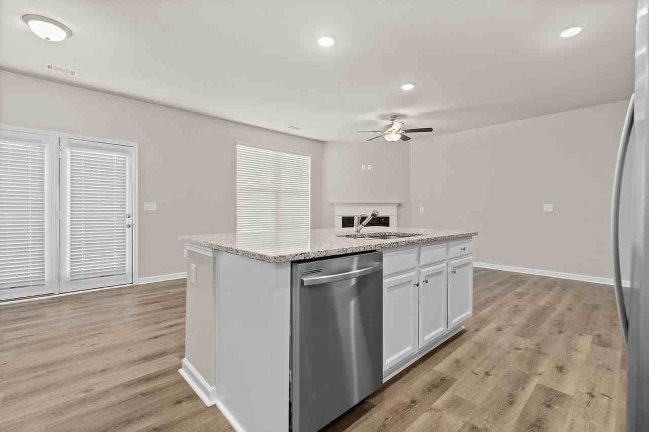 3737 Prospect Point Dr - Photo 6 of 35