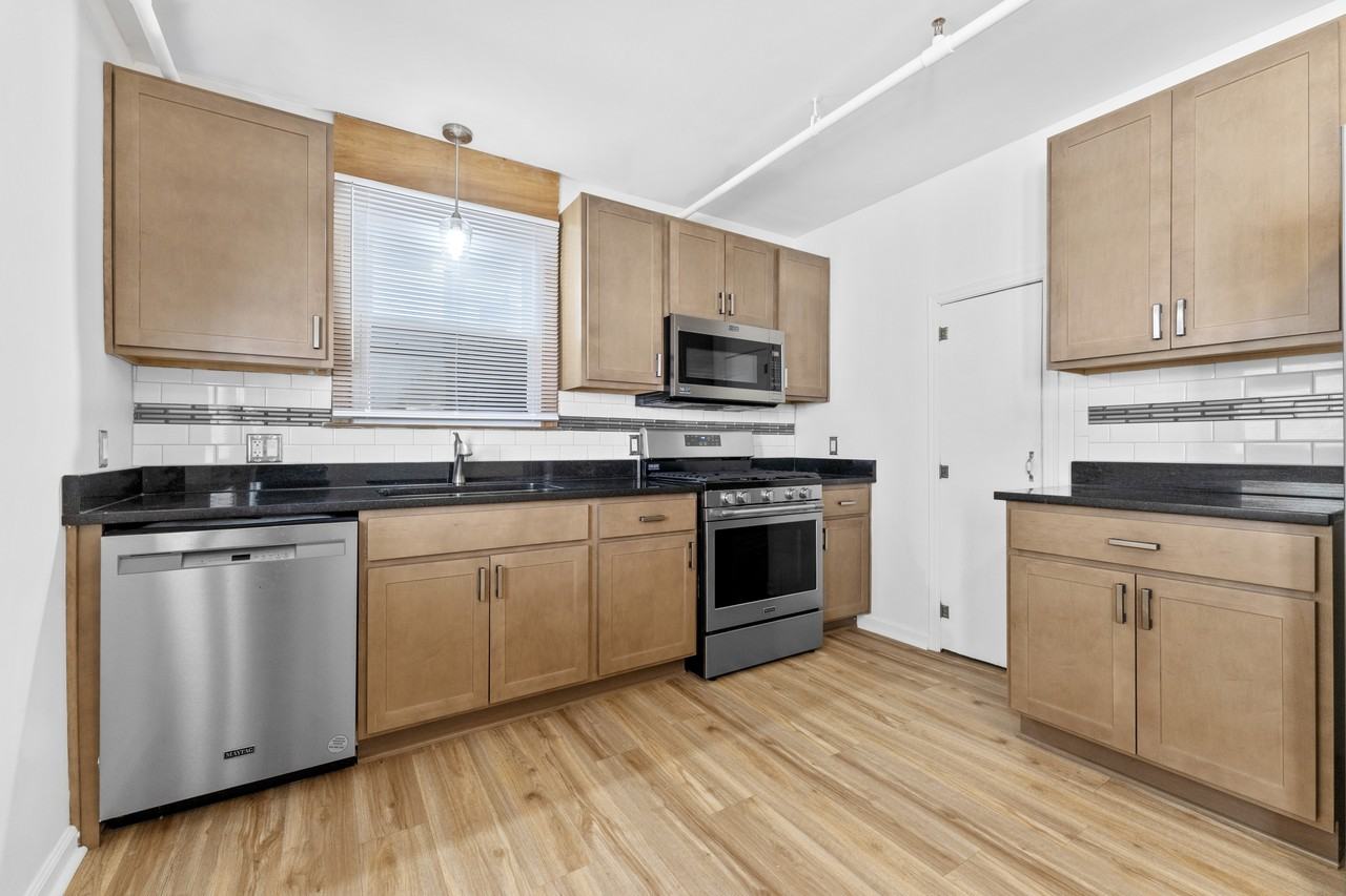 2964 W. Jefferson Ave. *EPM* - Photo 3 of 11