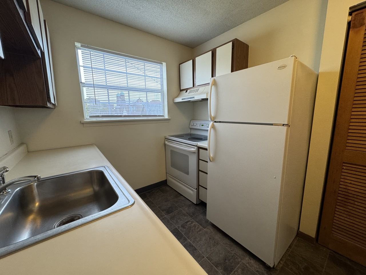 820 Poplar Street - Photo 2 of 14