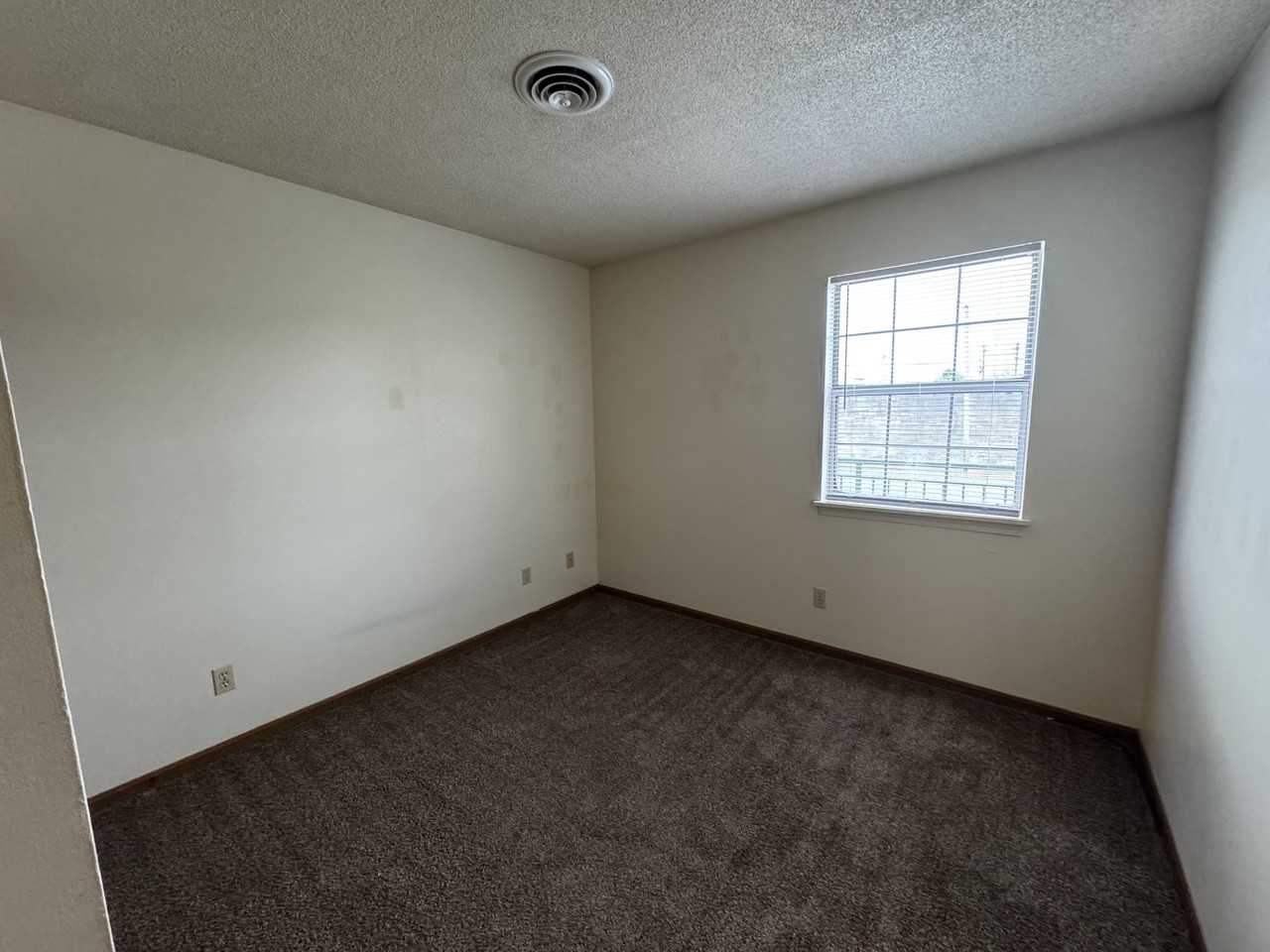 820 Poplar Street - Photo 5 of 14