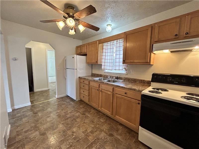 128 S 13th St - Photo 3 of 16