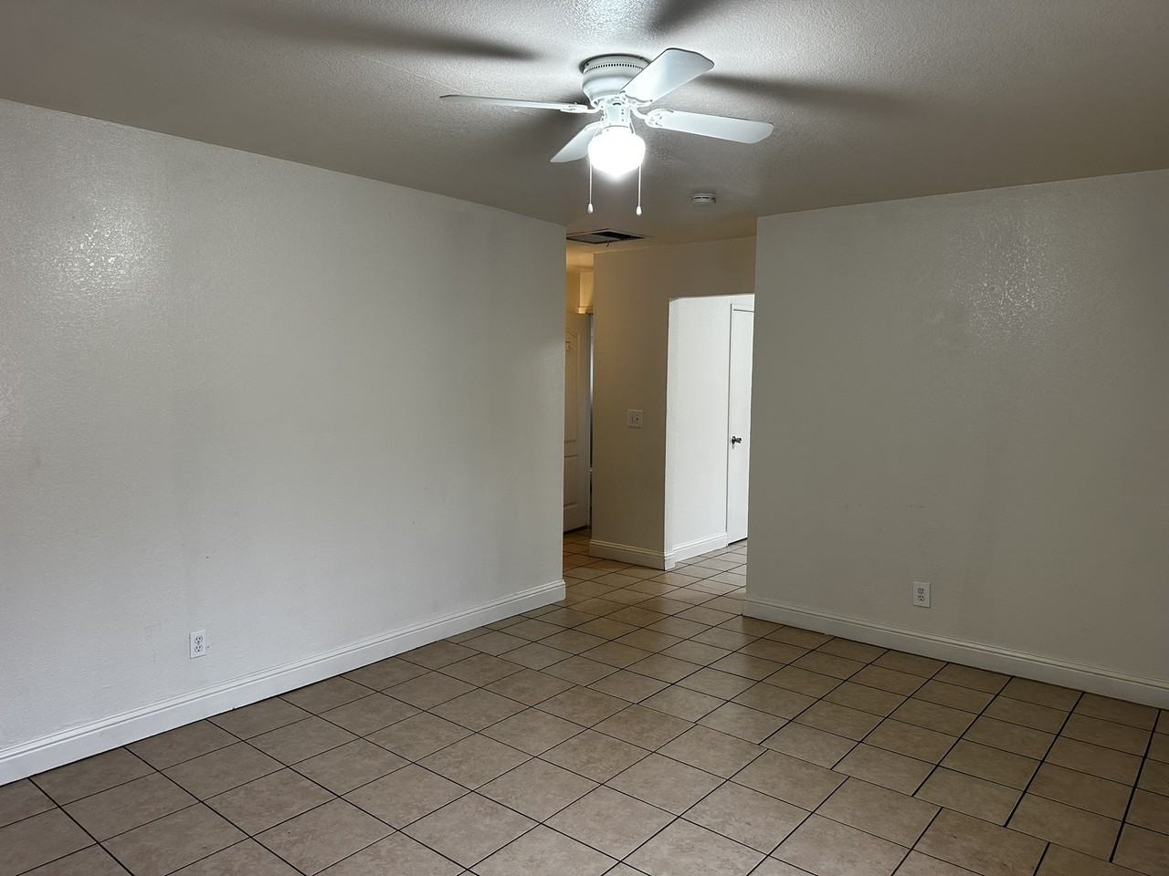 427 West Locust Avenue - Photo 5 of 16