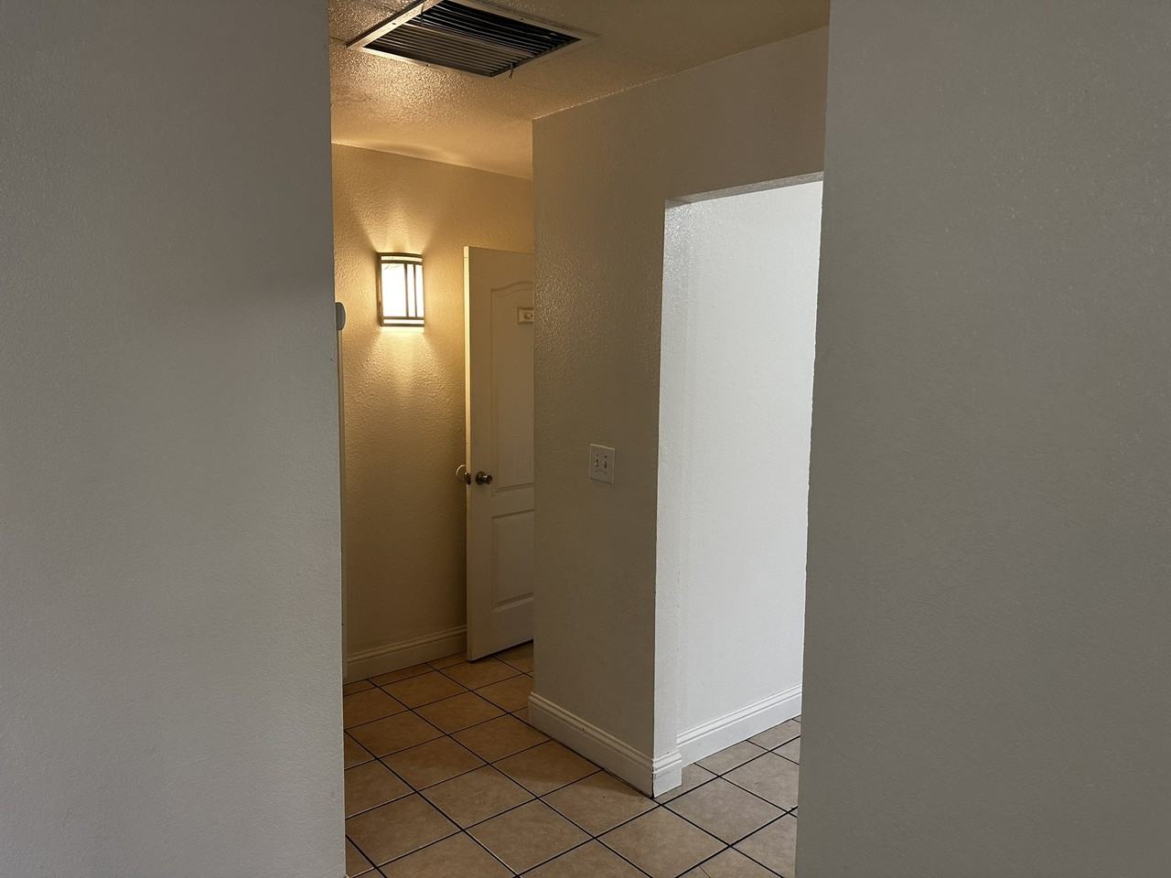 427 West Locust Avenue - Photo 7 of 16