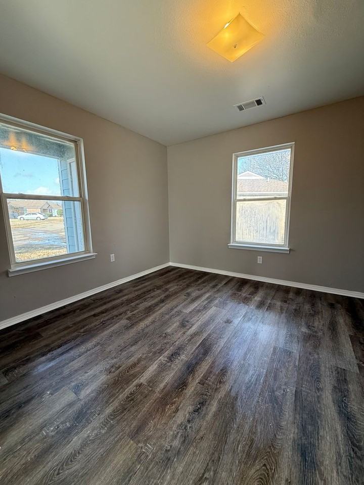 uTown - Photo 4 of 13