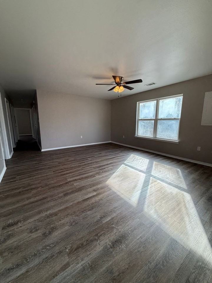 uTown - Photo 5 of 13