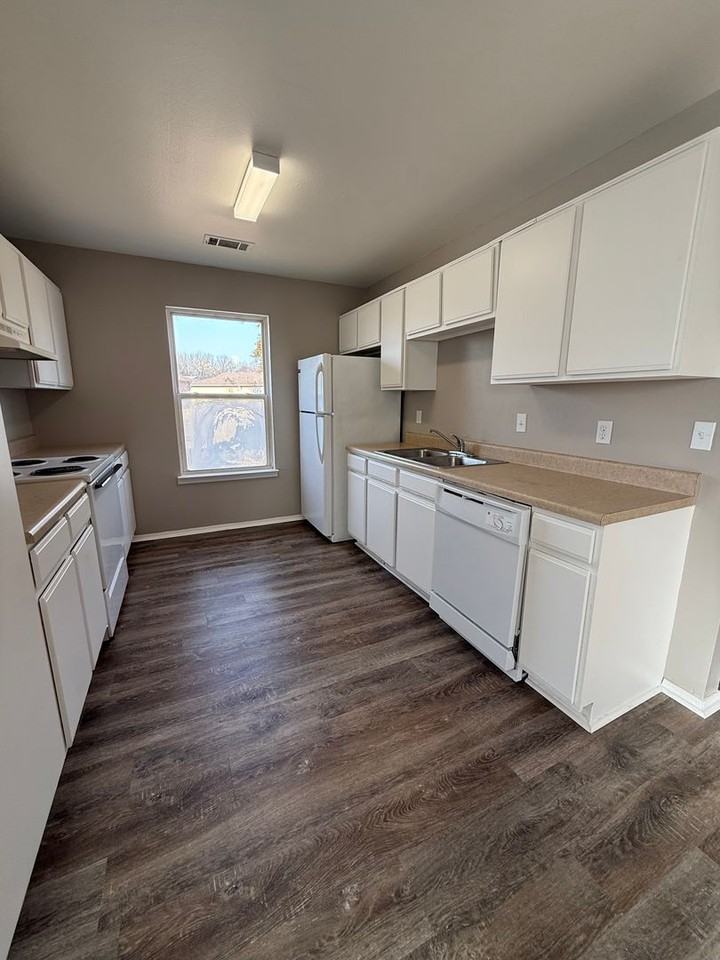 uTown - Photo 6 of 13