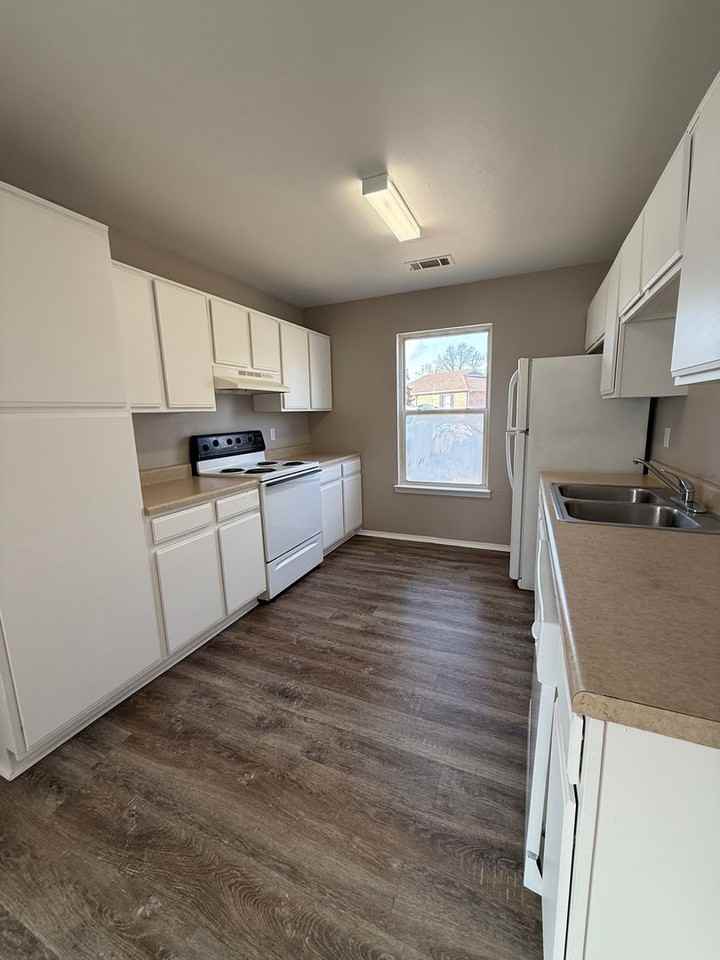 uTown - Photo 7 of 13