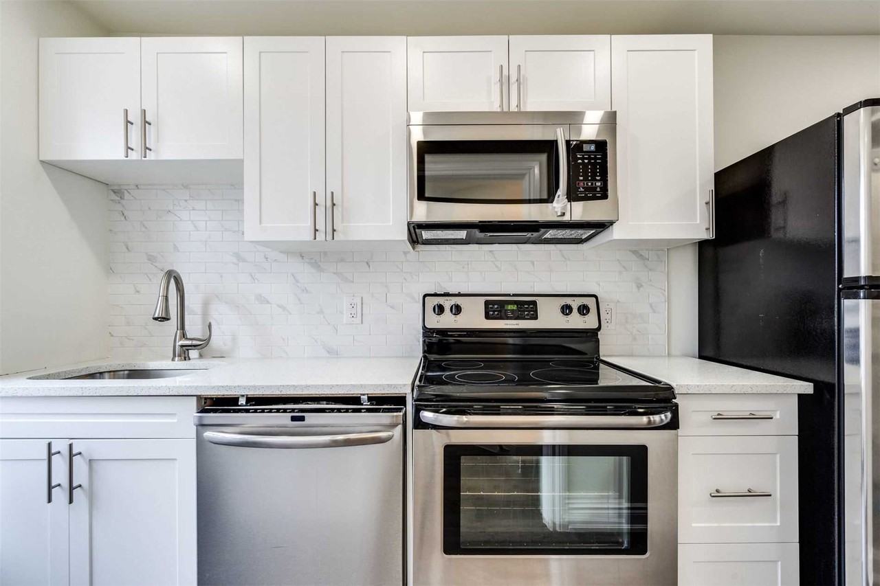 33 Fairleigh Avenue North #2 - Photo 7 of 16