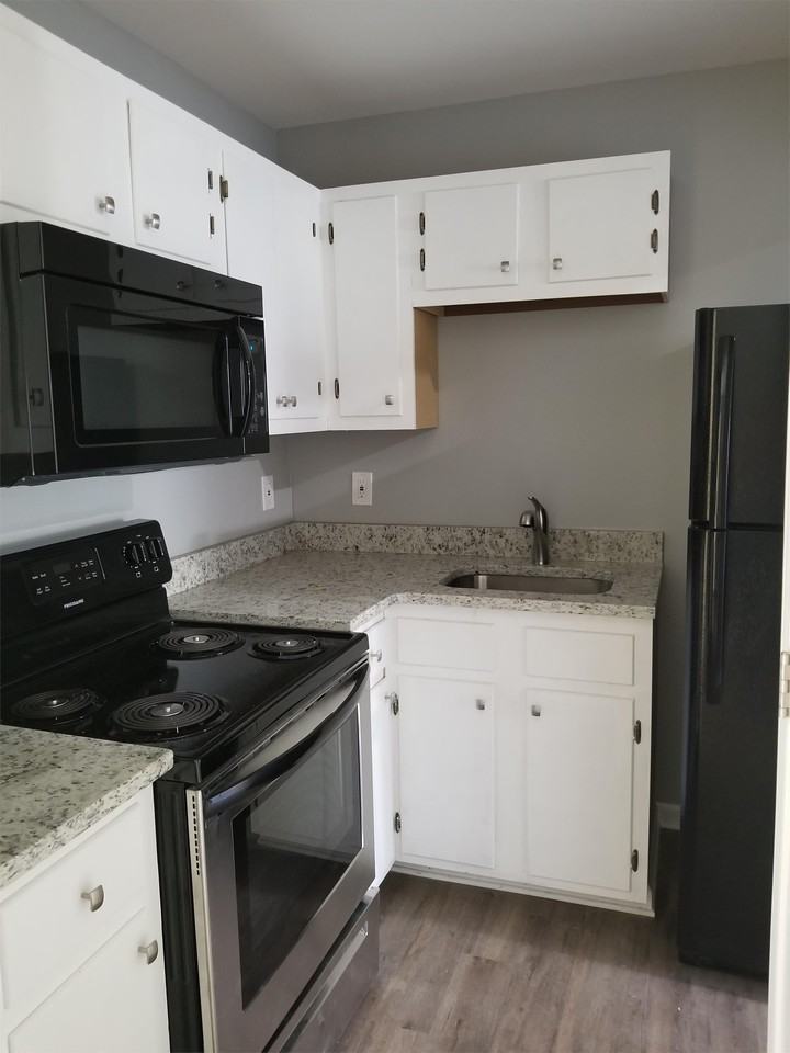 504 Pecan Drive - Photo 2 of 6