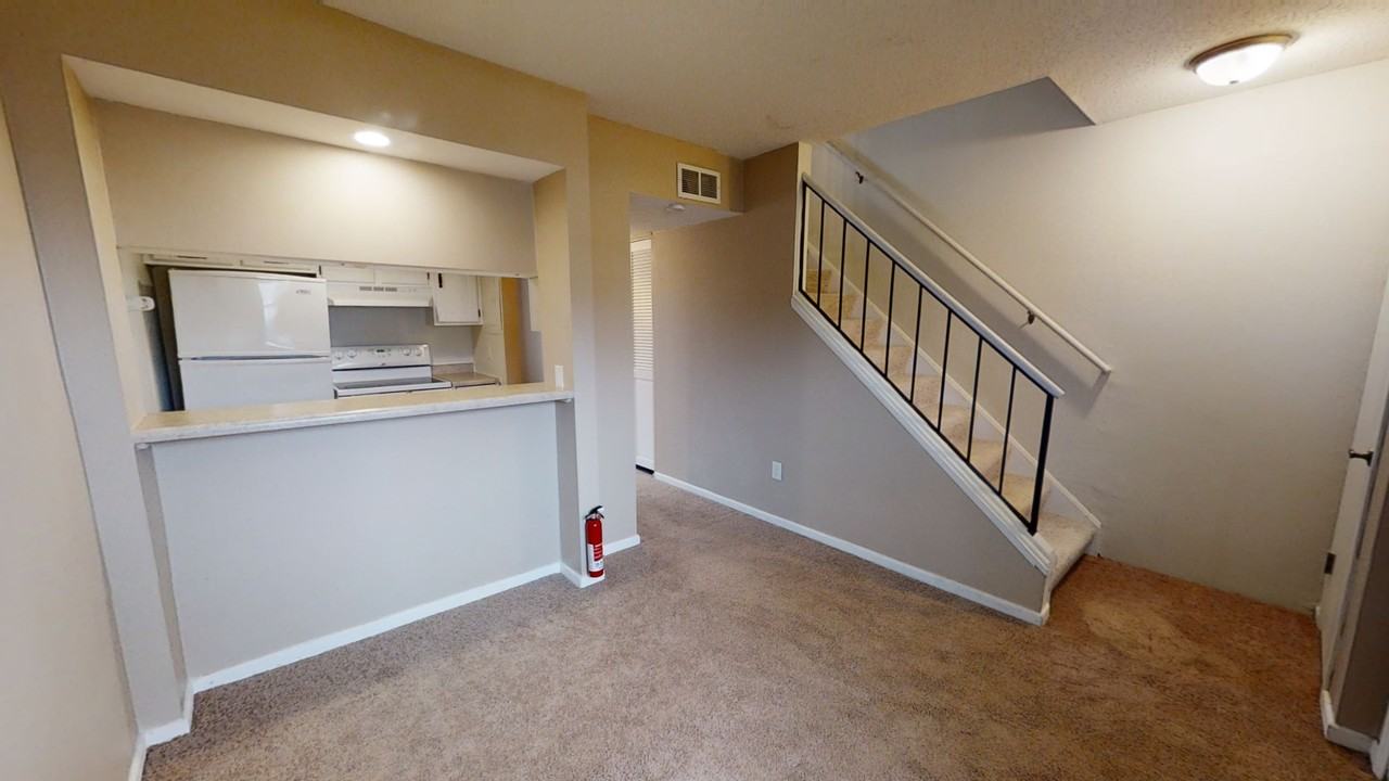 800-810 Grand Ave - Photo 2 of 11