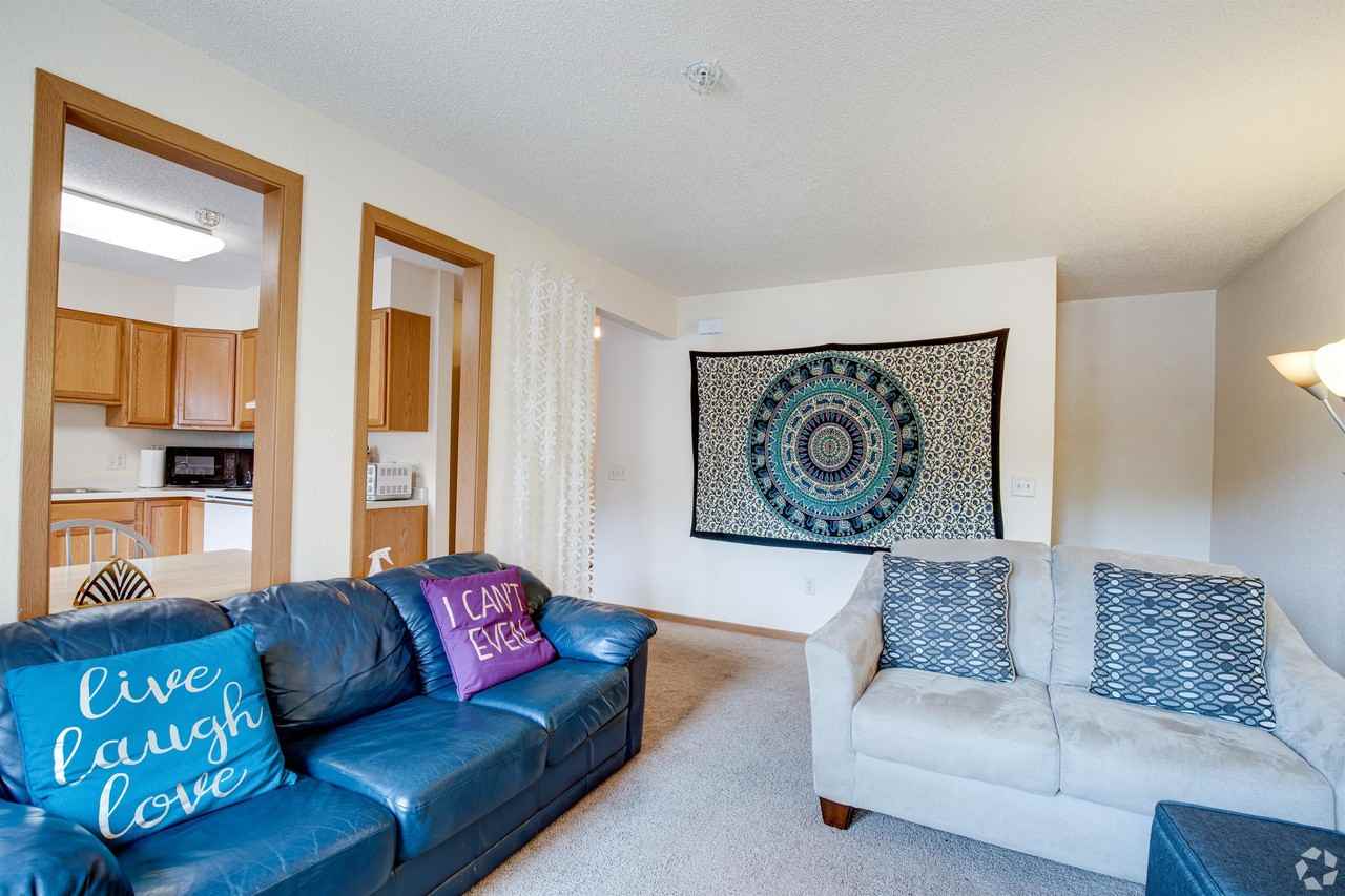 1063 East Cascade Ave - Photo 2 of 21