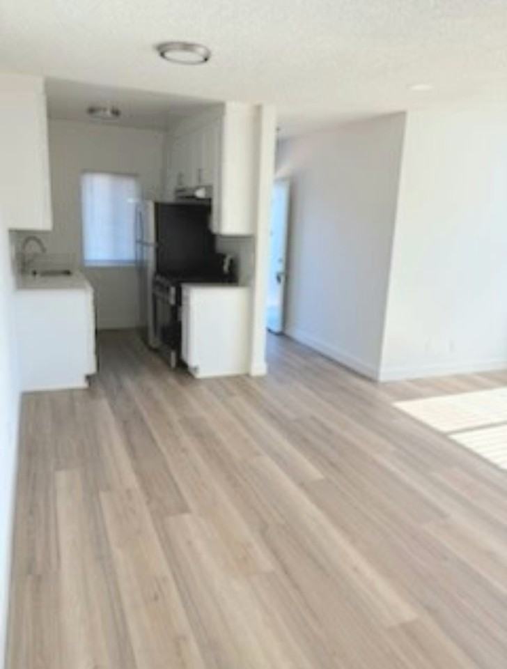 469 West Windsor Road - Photo 3 of 16