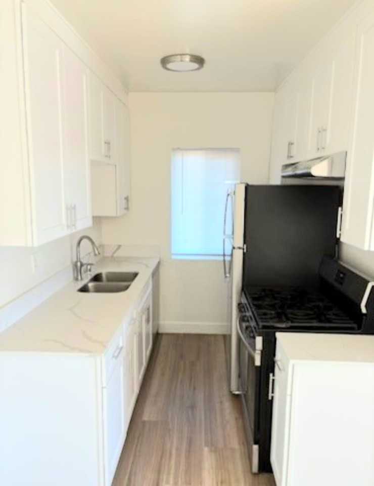 469 West Windsor Road - Photo 6 of 16