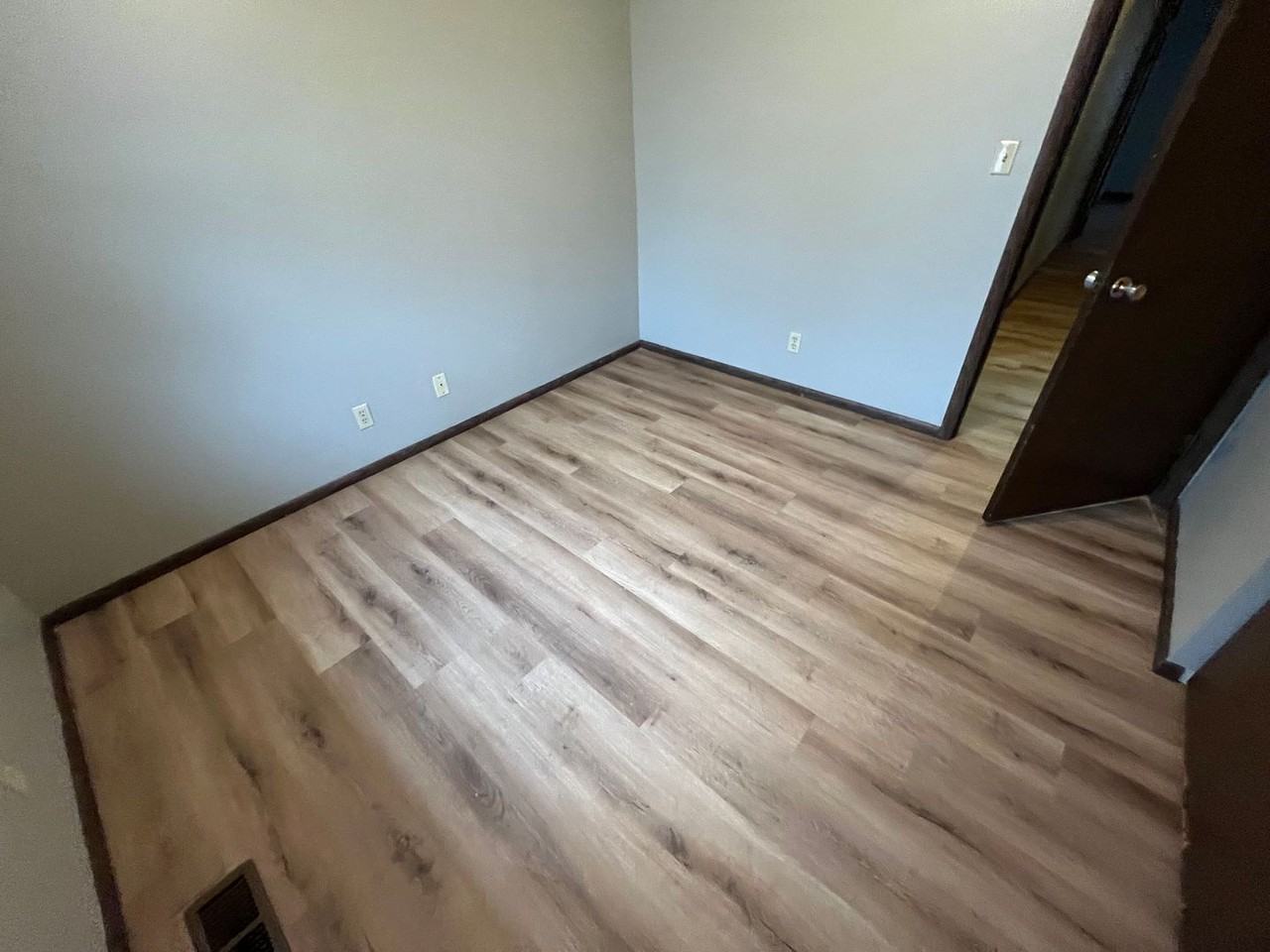 1102 Oak Ave - Photo 7 of 9