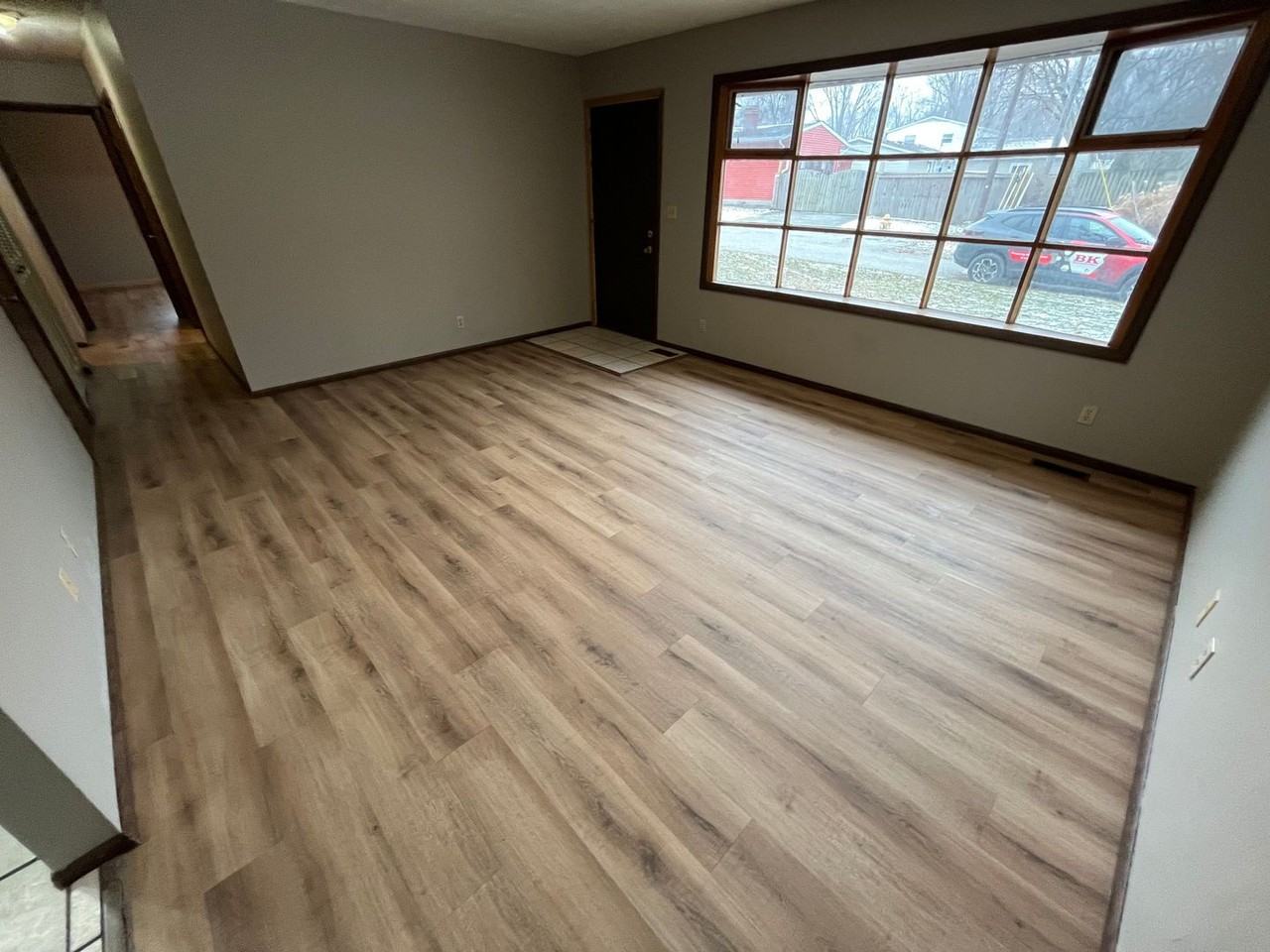 1102 Oak Ave - Photo 2 of 9