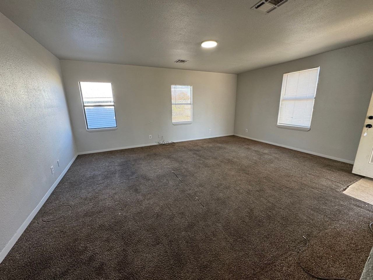 109 E St Ne - Photo 3 of 11