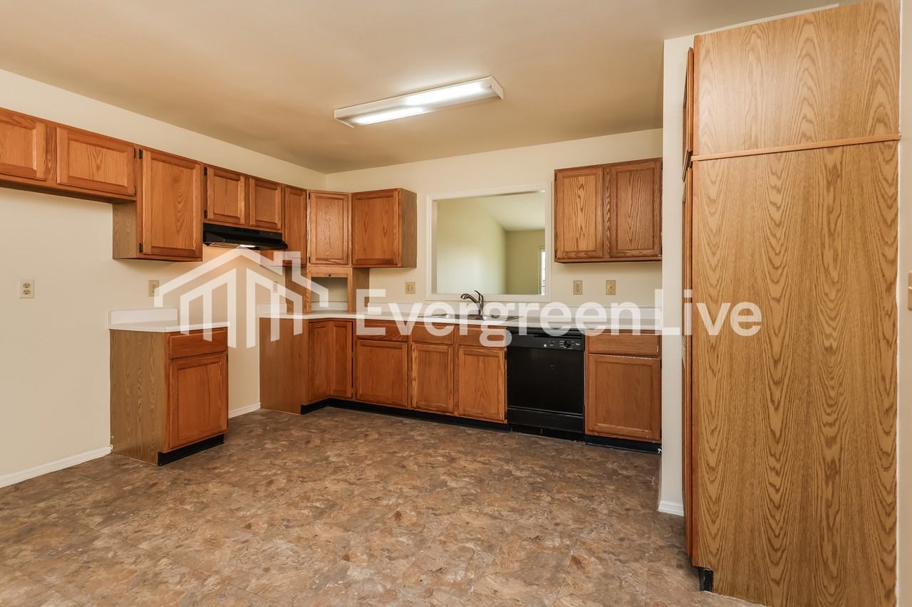 6800 Deer Bluff Dr - Photo 5 of 15