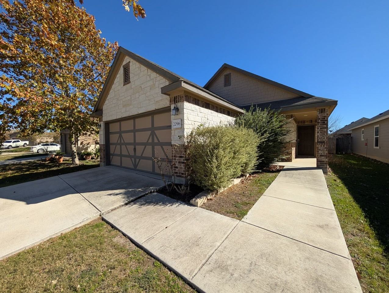 2096 Brandywine Dr - Photo 2 of 38
