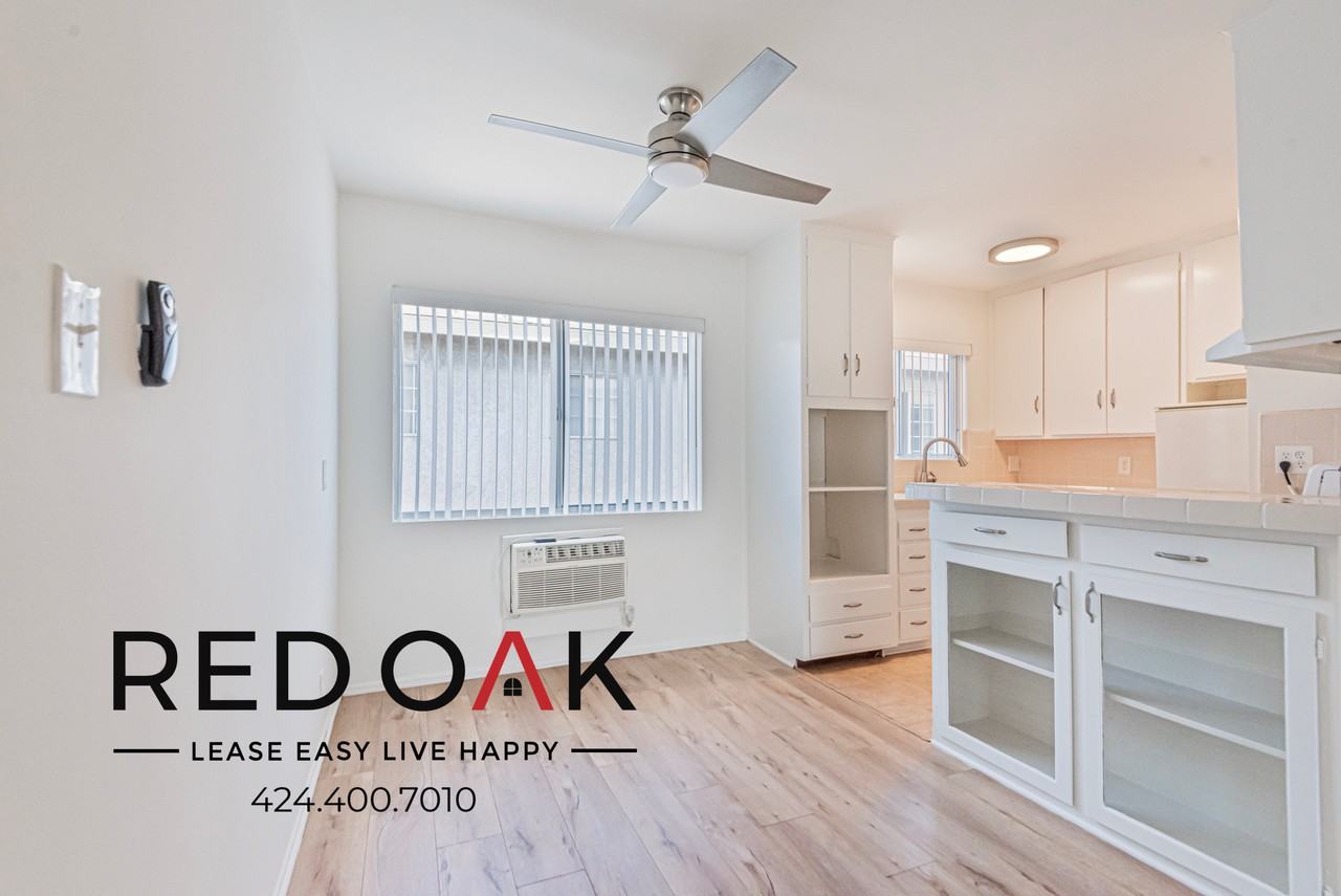 Courtyard - Photo 2 of 19