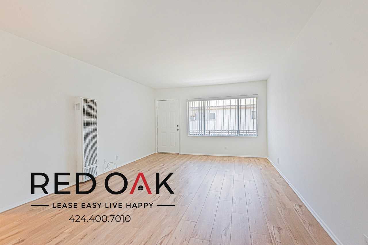 Courtyard - Photo 5 of 19