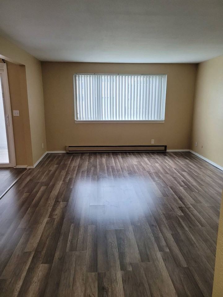 1715 Center Ave - Photo 2 of 9