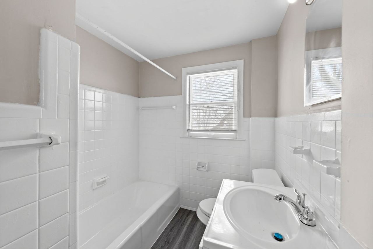 19335 Hoover St - Photo 7 of 13