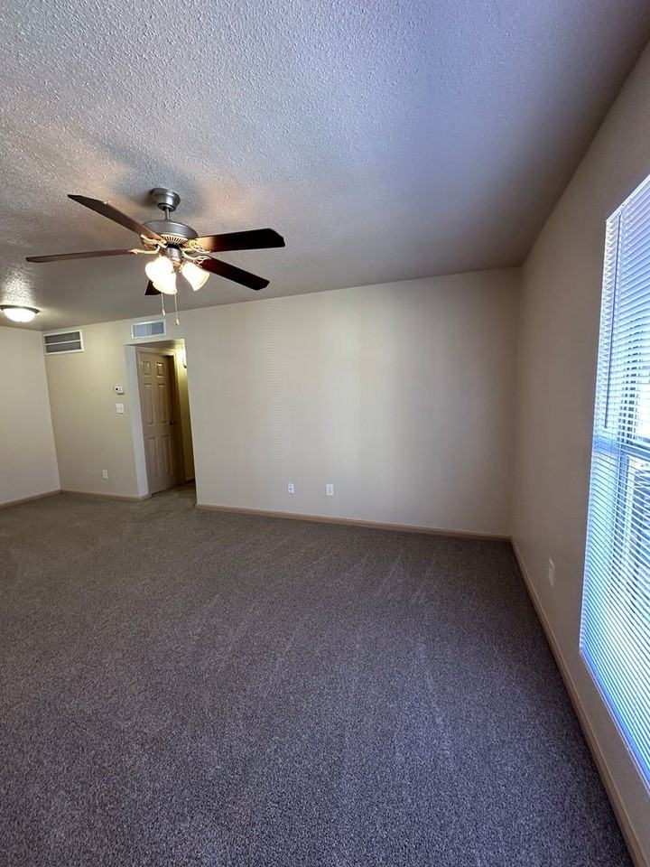 Bellaire Silk Apartments - Photo 2 of 40