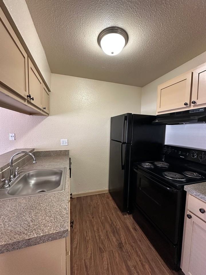 Bellaire Silk Apartments - Photo 4 of 40