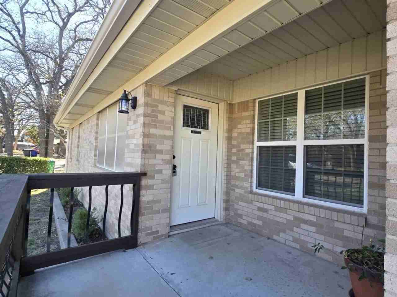 406 Oak St - Photo 3 of 25