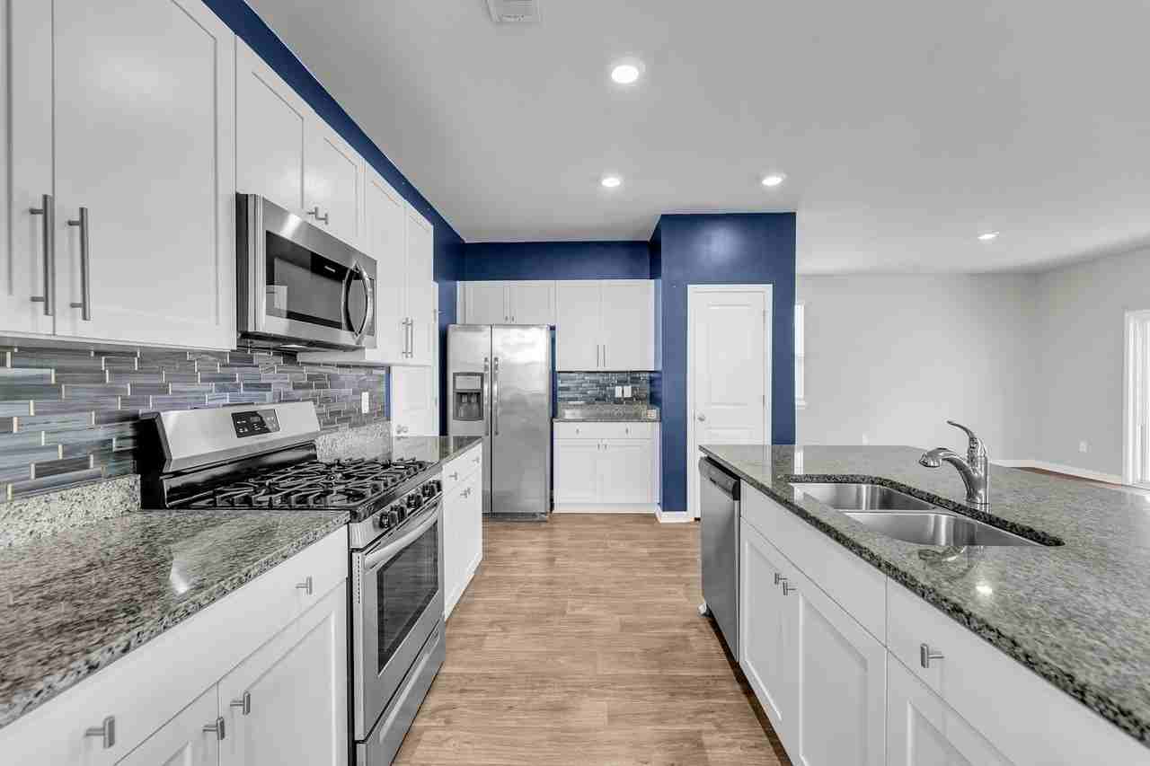 550 Wayton Cir - Photo 2 of 37