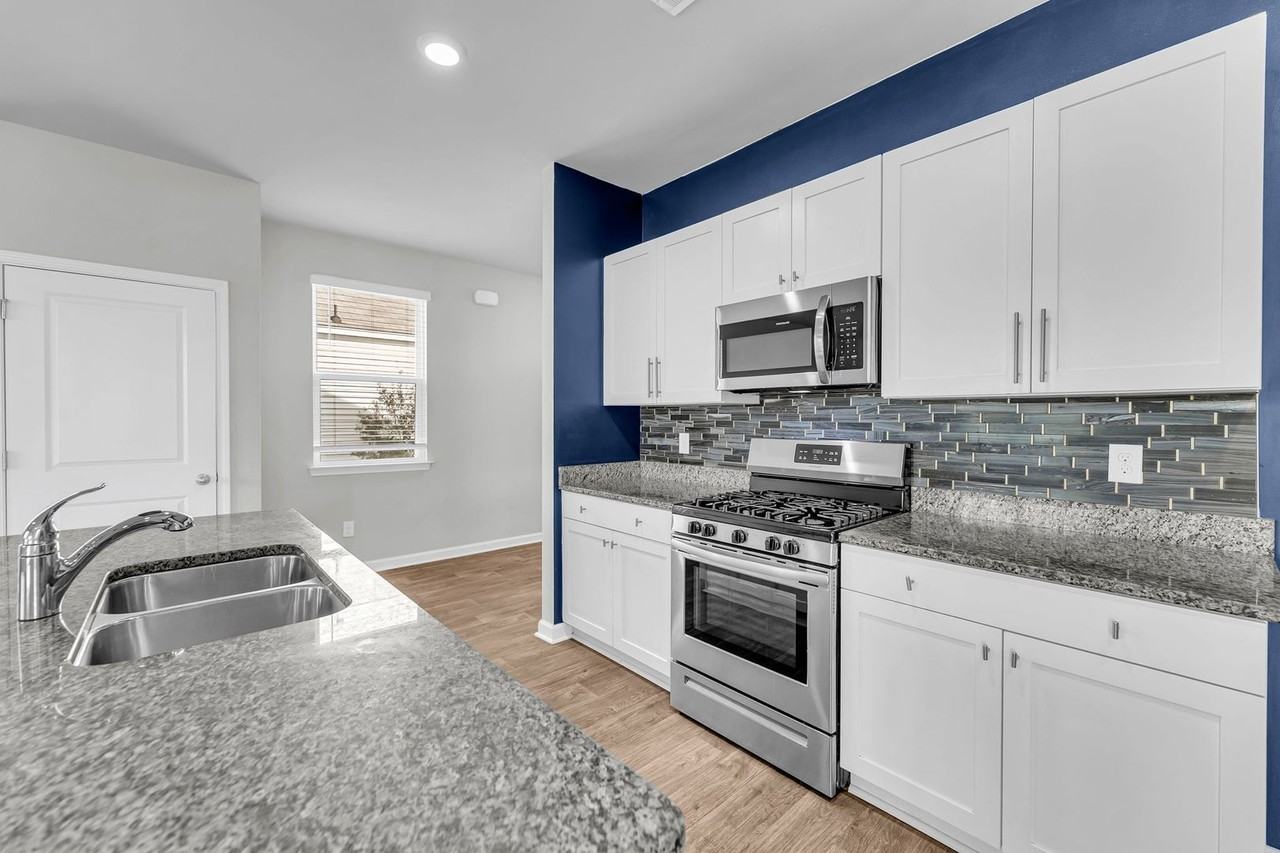 550 Wayton Cir - Photo 5 of 37