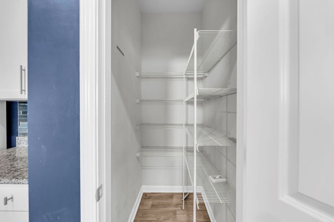 550 Wayton Cir - Photo 7 of 37