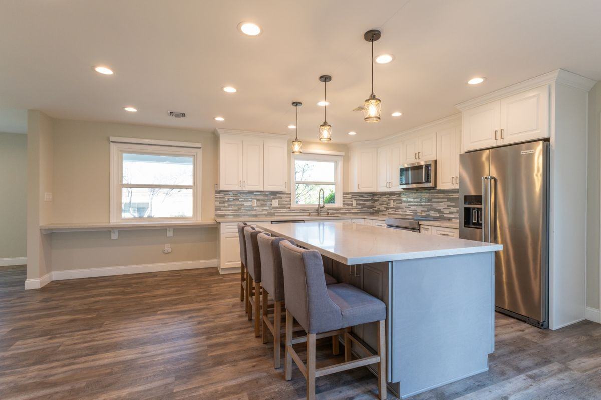 1720 E Linfield St - Photo 3 of 6