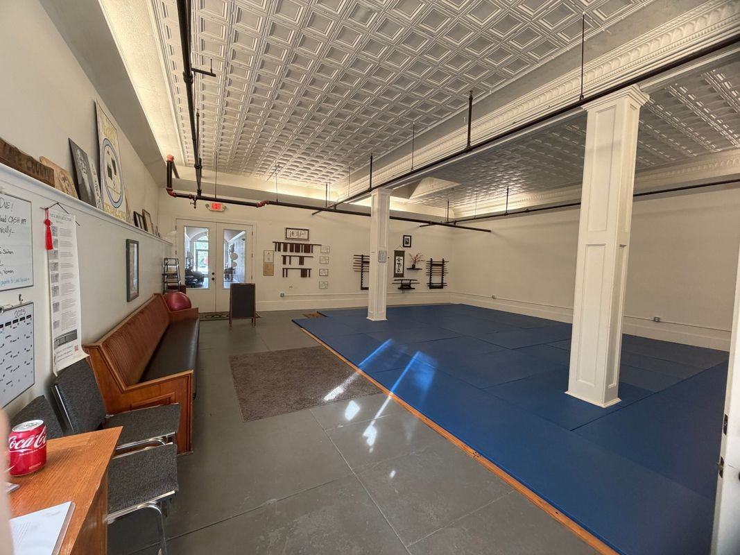 129 N Grove St - Photo 4 of 9