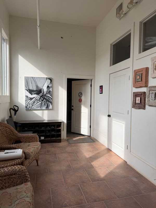 129 N Grove St - Photo 7 of 9