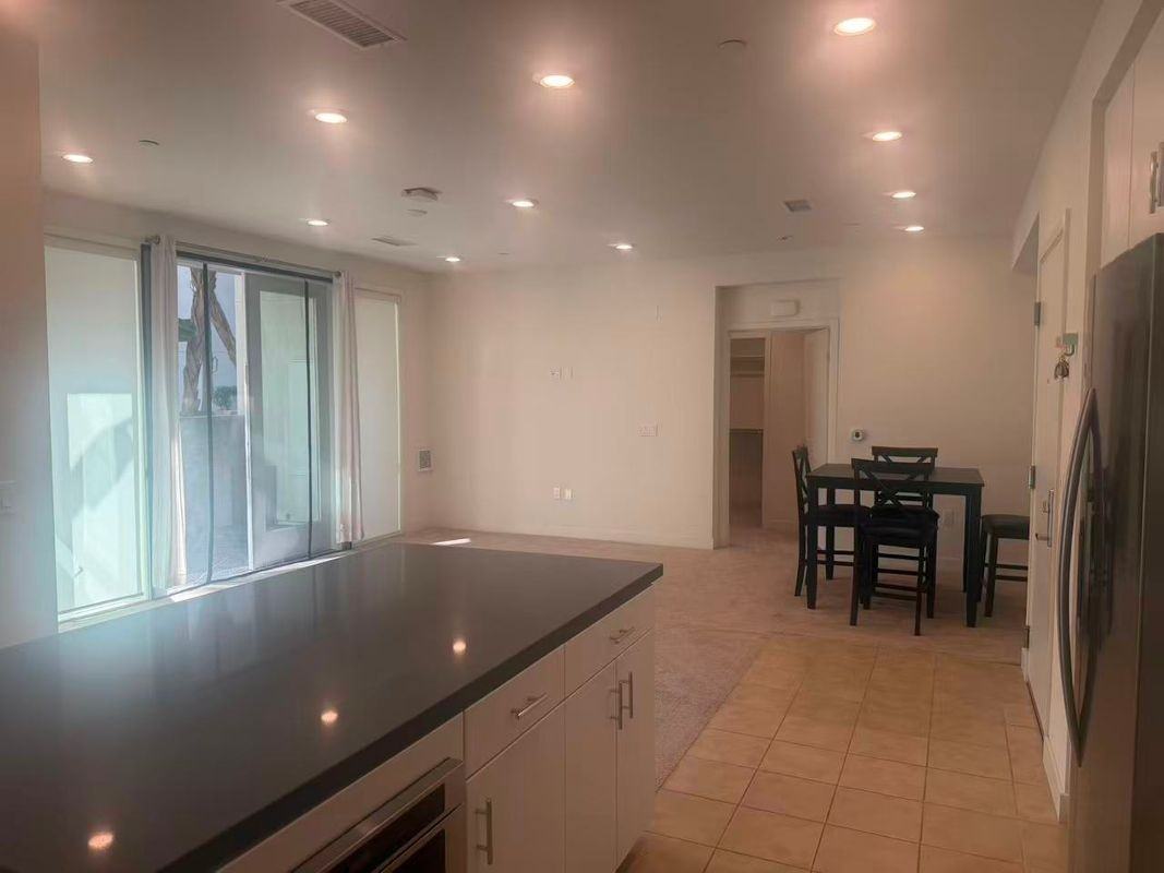 1224 Nolita - Photo 4 of 32