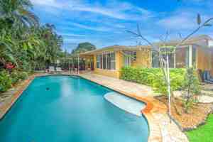 featured image of 216 32nd St