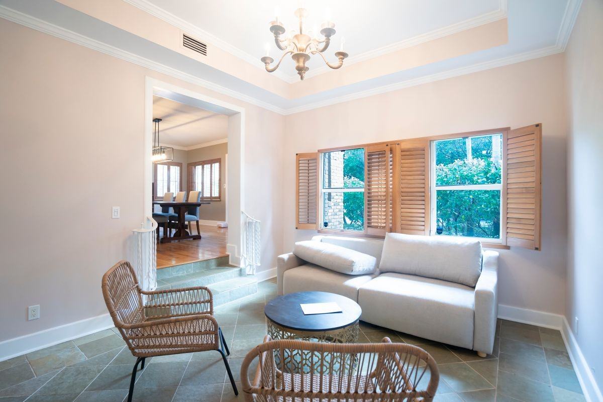 411 26th St - Photo 2 of 11