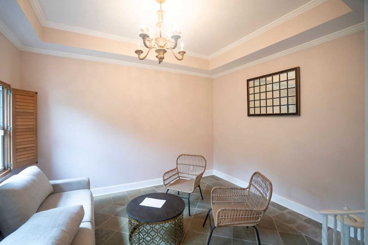 411 26th St - Photo 3 of 11