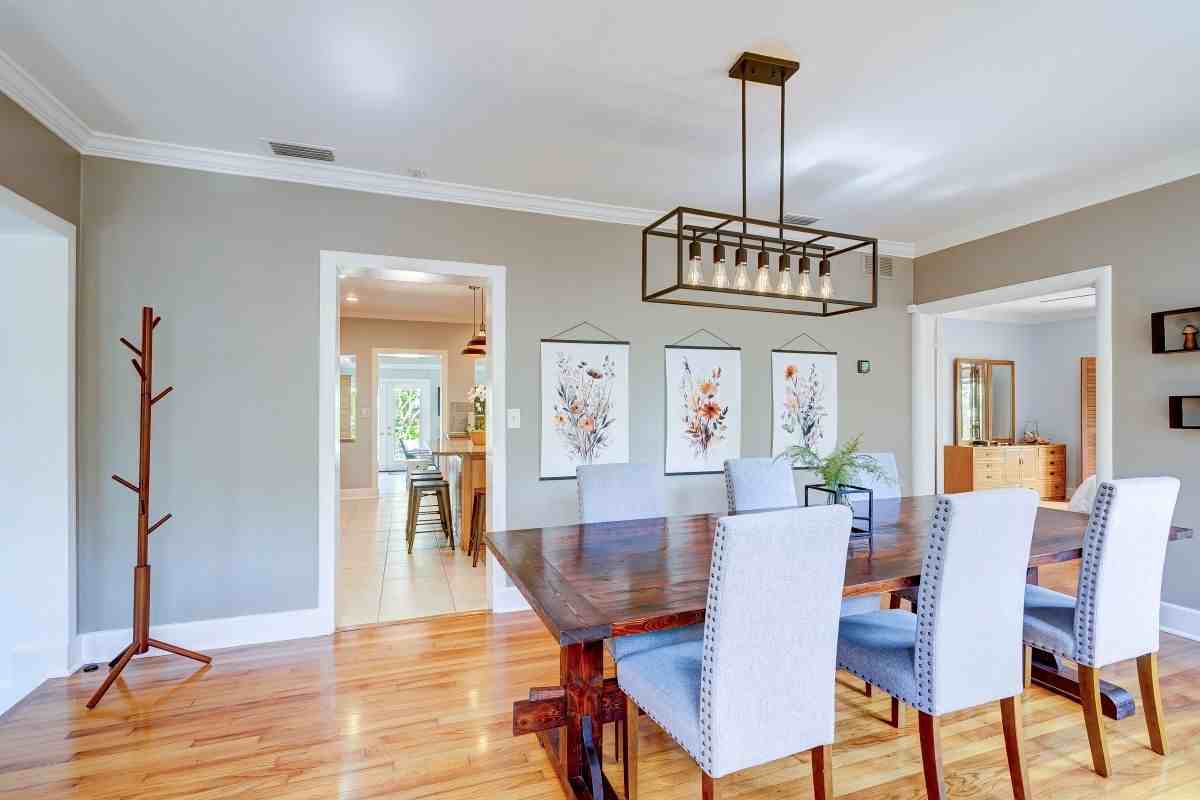 411 26th St - Photo 4 of 11